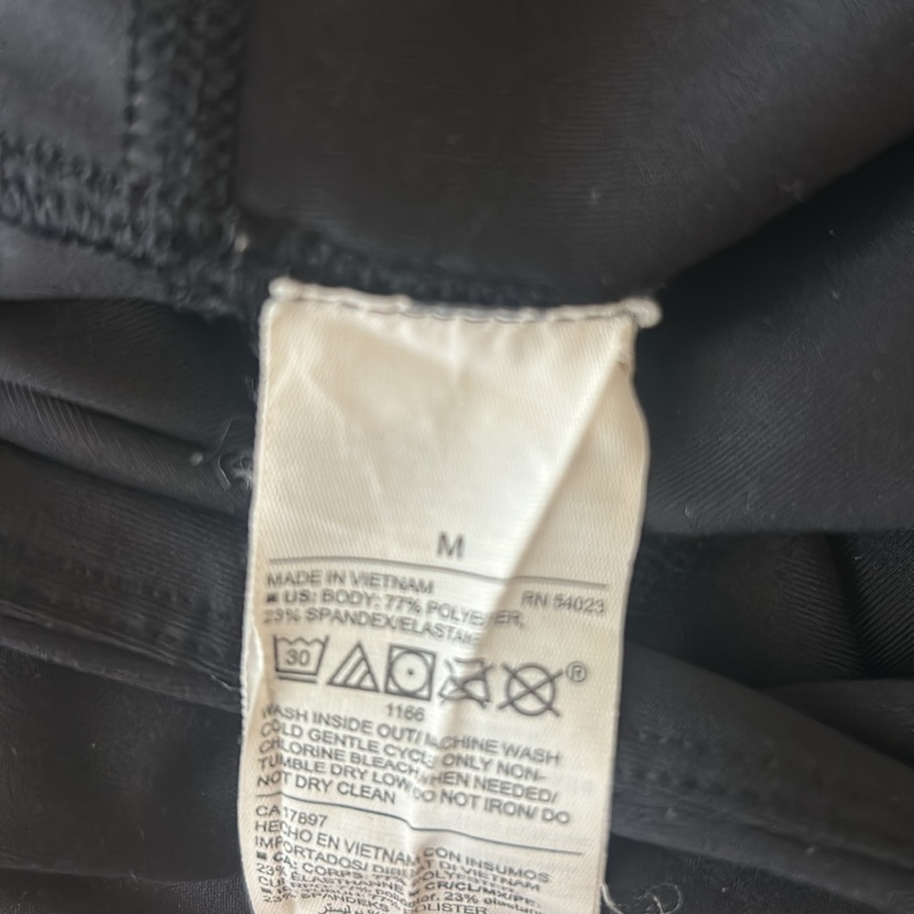 Old Navy Elevate leggings size medium - Picture 9 of 9